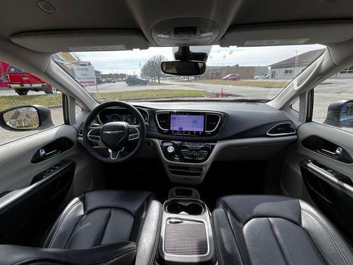 2023 Chrysler Pacifica Touring-L
