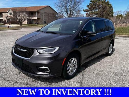 2023 Chrysler Pacifica Touring-L