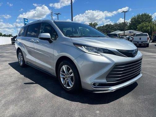 Celestial Silver Metallic 2021 Toyota Sienna Limited