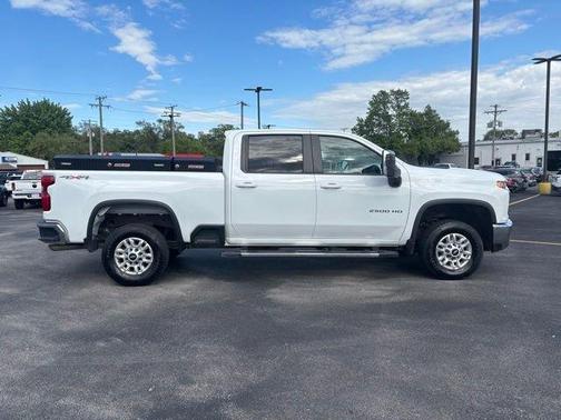 Summit White 2022 Chevrolet Silverado 2500 LT