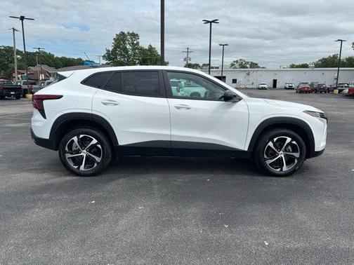 Summit White 2024 Chevrolet Trax 1RS