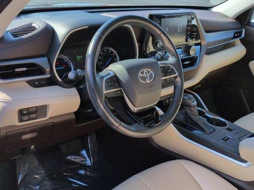2021 Toyota Highlander Hybrid XLE