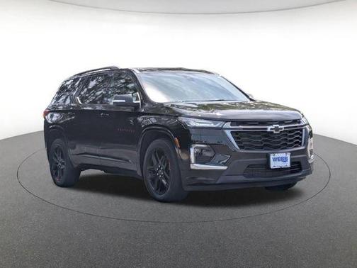 Mosaic Black Metallic 2023 Chevrolet Traverse Premier