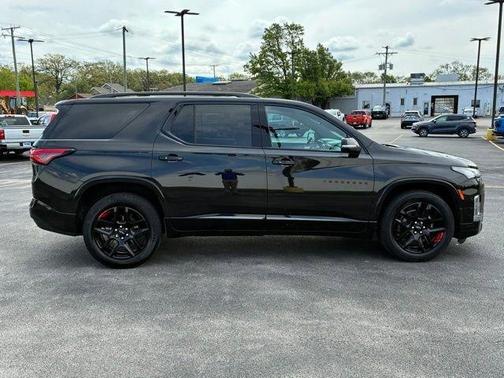 Mosaic Black Metallic 2023 Chevrolet Traverse Premier