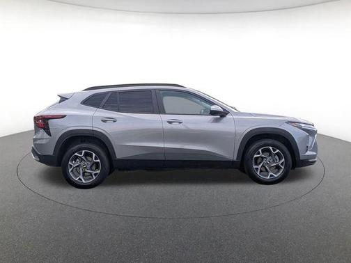 Sterling Gray Metallic 2025 Chevrolet Trax LT