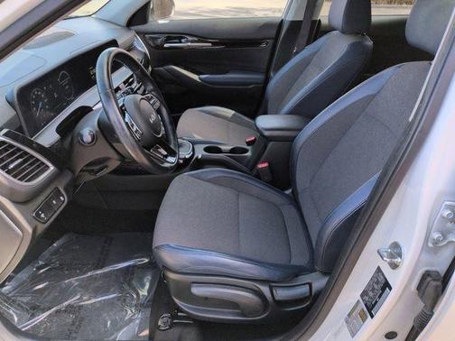 Snow White Pearl 2024 Kia Seltos S