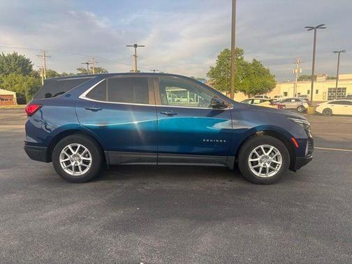 Blue Glow Metallic 2023 Chevrolet Equinox 1LT