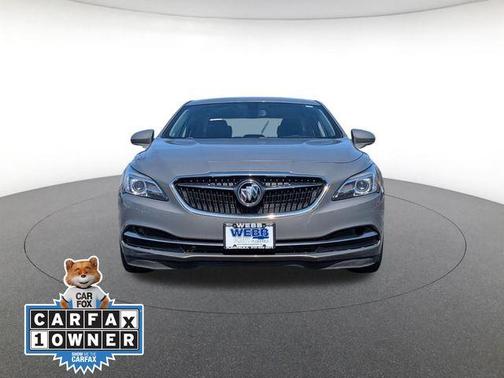 Pepperdust Metallic 2019 Buick LaCrosse Essence