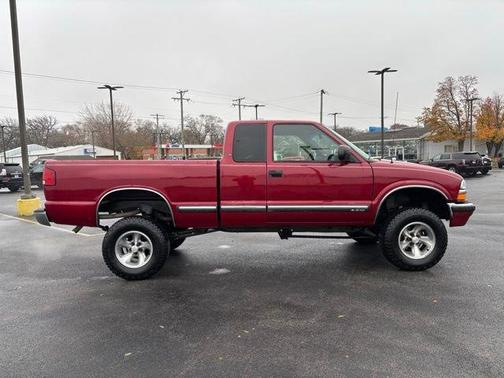 2000 Chevrolet S-10 LS Extended Cab