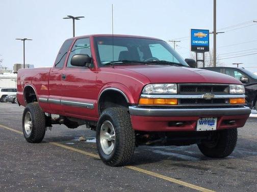 2000 Chevrolet S-10 LS Extended Cab