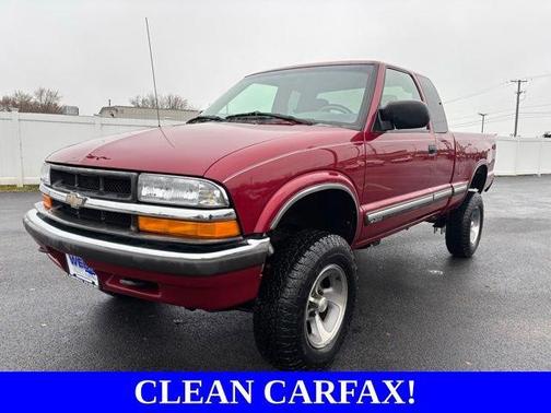 2000 Chevrolet S-10 LS Extended Cab