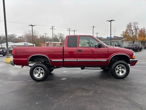 2000 Chevrolet S-10 LS Extended Cab