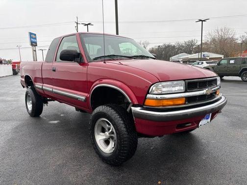 2000 Chevrolet S-10 LS Extended Cab