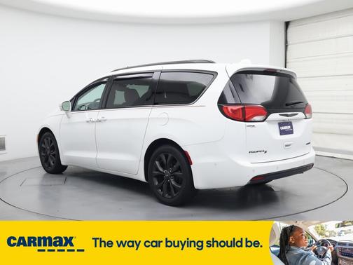 2020 Chrysler Pacifica Red S