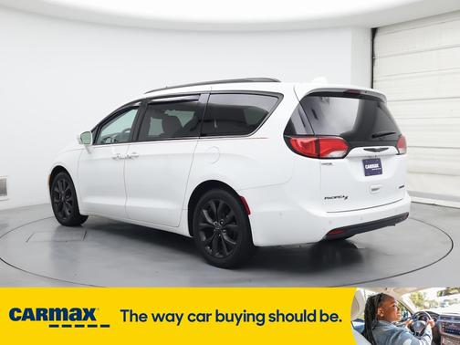 2020 Chrysler Pacifica Red S