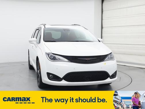 2020 Chrysler Pacifica Red S