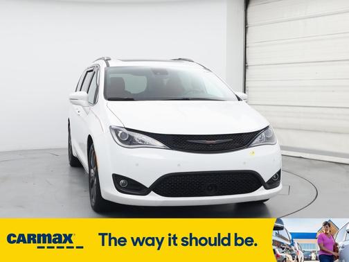 2020 Chrysler Pacifica Red S