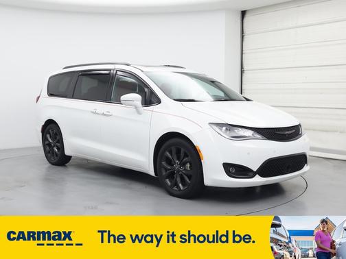 2020 Chrysler Pacifica Red S