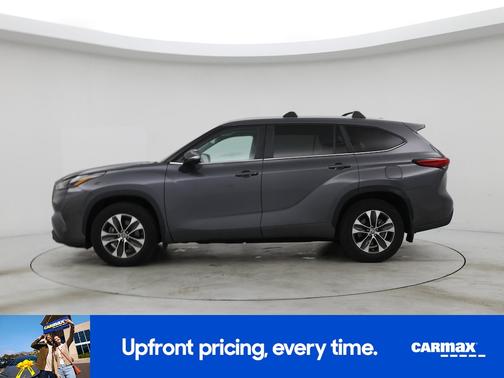 Gray 2023 Toyota Highlander XLE
