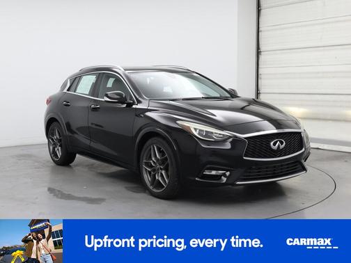 2017 INFINITI QX30 Premium