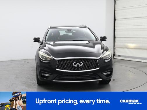 2017 INFINITI QX30 Premium