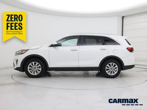 White 2019 Kia Sorento LX