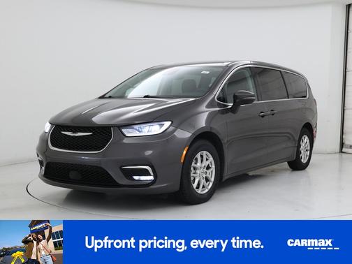 Gray 2023 Chrysler Pacifica Touring L