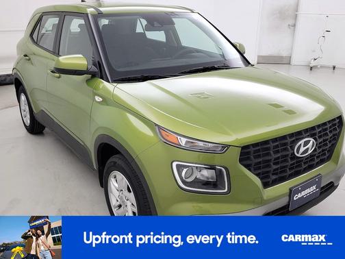 Green 2022 Hyundai VENUE SE