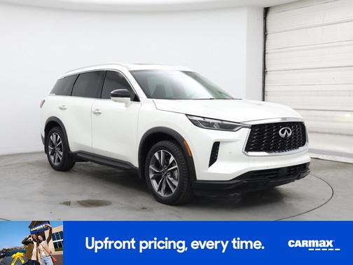 White 2023 INFINITI QX60 Luxe SUV