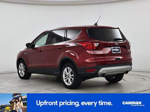 Red 2019 Ford Escape SE