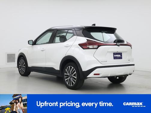 White 2022 Nissan Kicks SV