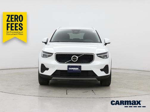 White 2023 Volvo XC40 B5 Core