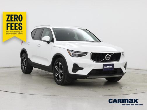 White 2023 Volvo XC40 B5 Core
