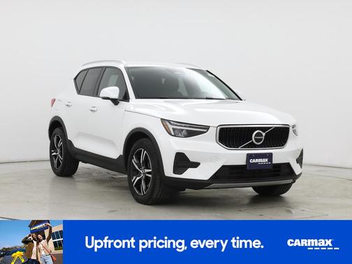 White 2023 Volvo XC40 B5 Core