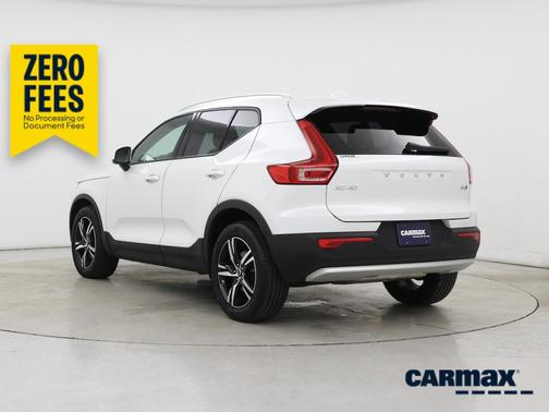 White 2023 Volvo XC40 B5 Core