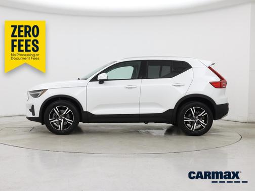 White 2023 Volvo XC40 B5 Core