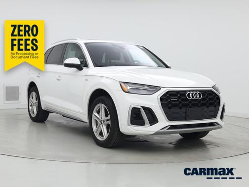 White 2023 Audi Q5 e S-Line Premium Plus