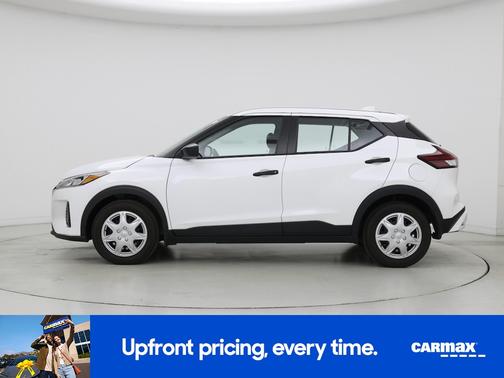 White 2023 Nissan Kicks S