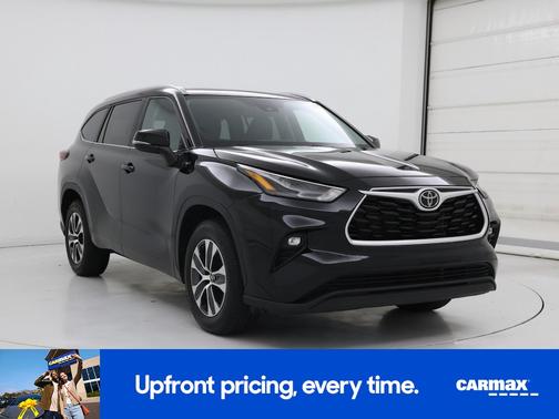Black 2024 Toyota Highlander XLE