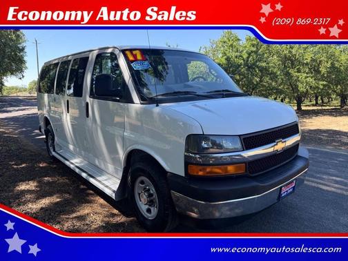 Summit White 2017 Chevrolet Express 3500 LT
