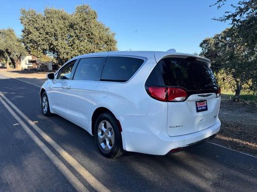 2017 Chrysler Pacifica Hybrid Touring Plus