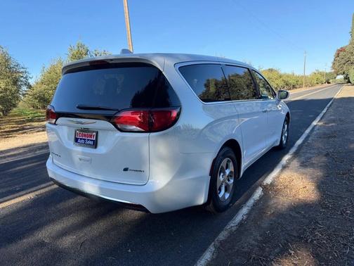 2017 Chrysler Pacifica Hybrid Touring Plus