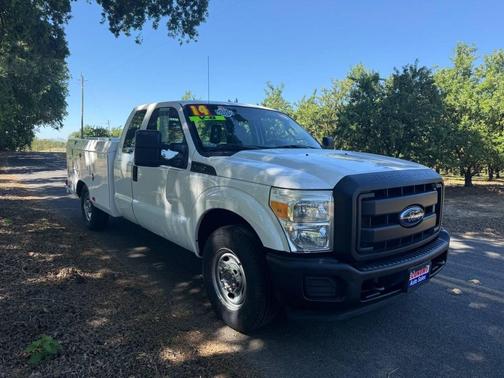 Oxford White 2014 Ford F-250 4X2 4dr SuperCab 141.8 158 in. WB