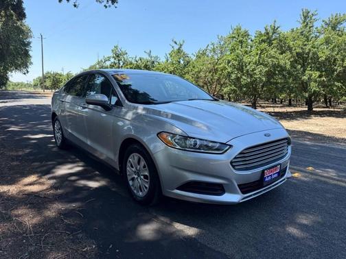 Ingot Silver Metallic 2014 Ford Fusion SE