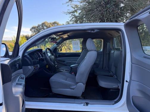 2015 Toyota Tacoma Base