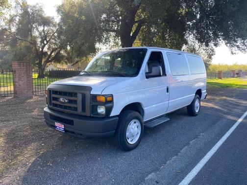 Photo 3 of 21 of 2008 Ford E350 Super Duty 138 IN. WB