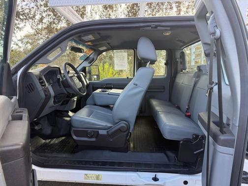 2015 Ford F-250 4X2 4dr SuperCab 141.8 158 in. WB