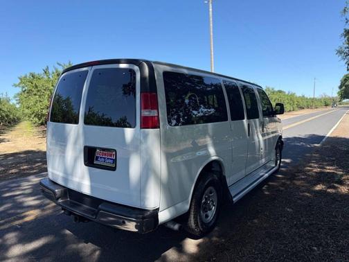 Summit White 2017 Chevrolet Express 3500 LT