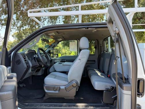 2015 Ford F-250 4X2 4dr SuperCab 141.8 158 in. WB