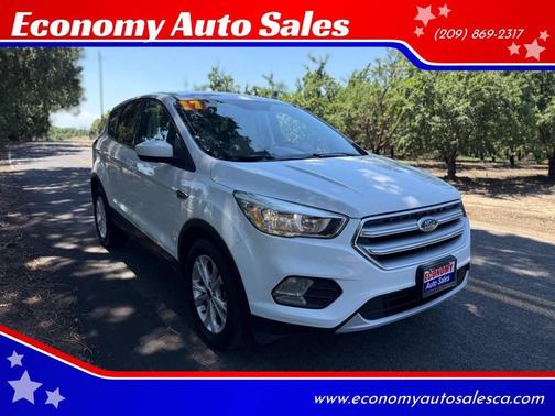 Oxford White 2017 Ford Escape SE